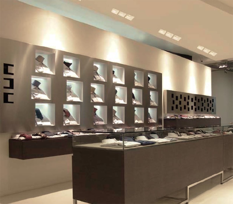 Conjunto paneles metalicos deploye color oro para decoracion de techos